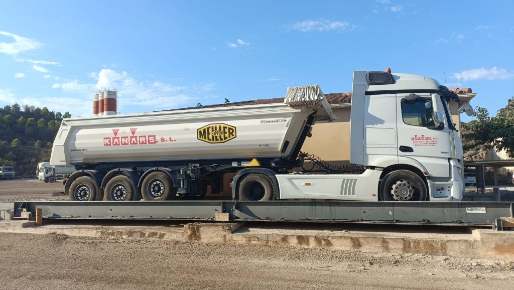 Camión para el transporte de áridos de Kanars